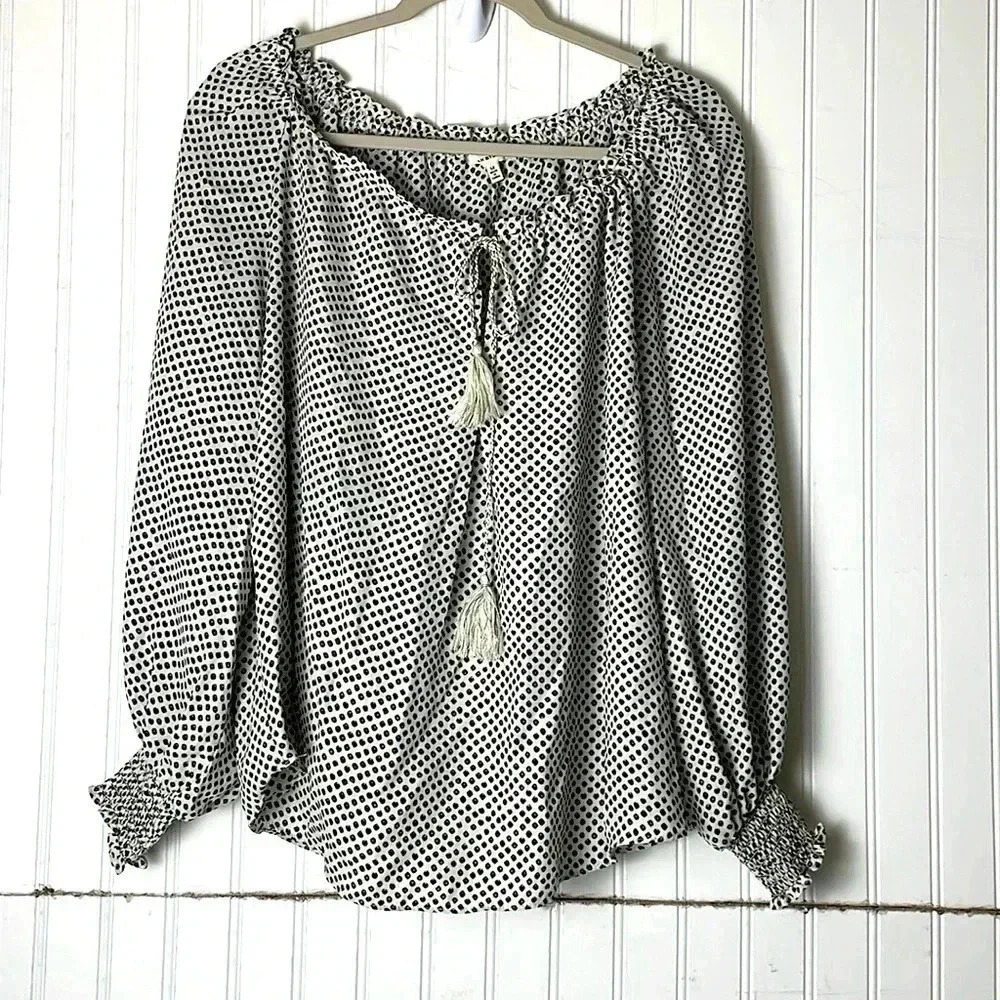 Max Studio Black & White Polka Dot Top Light & flowy. size medium date work
